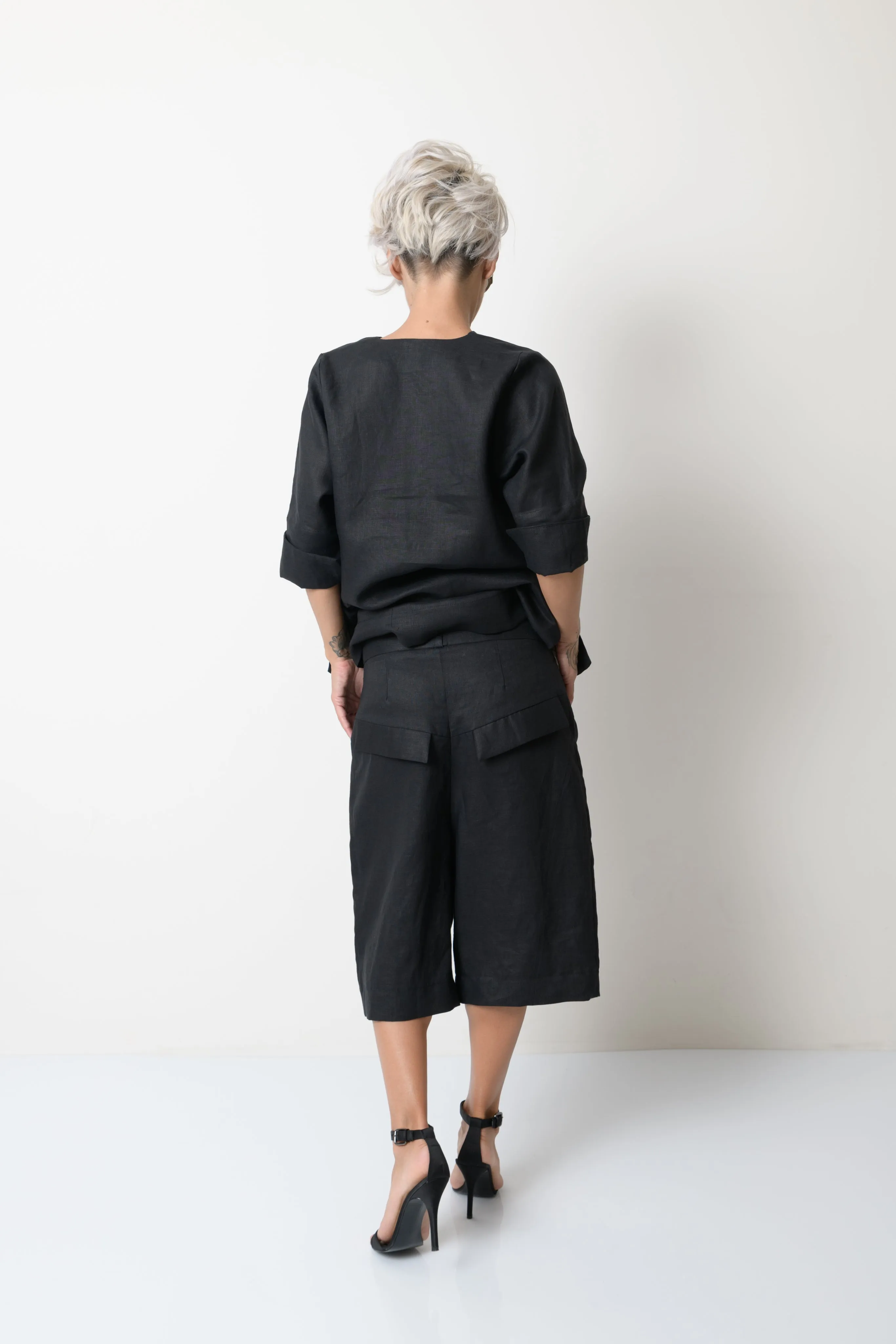 Boxy Linen Wide-Leg Shorts