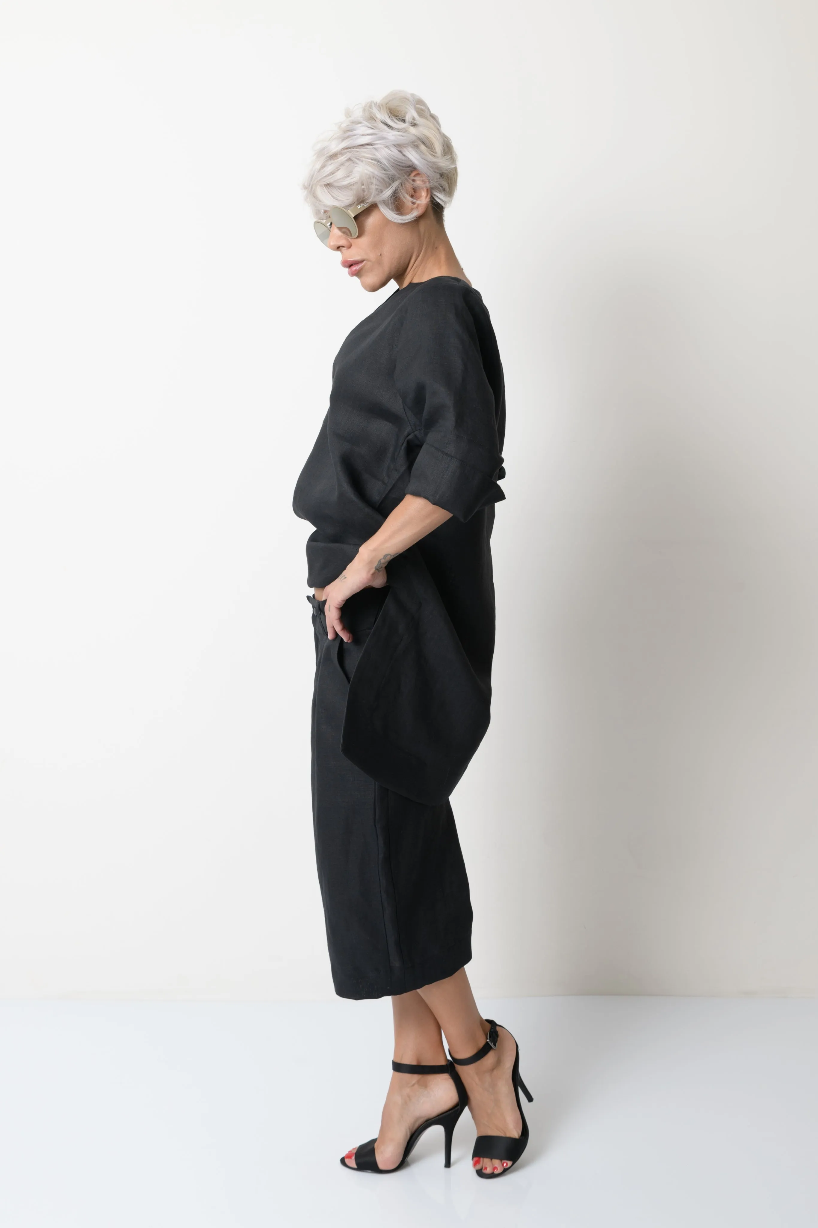Boxy Linen Wide-Leg Shorts