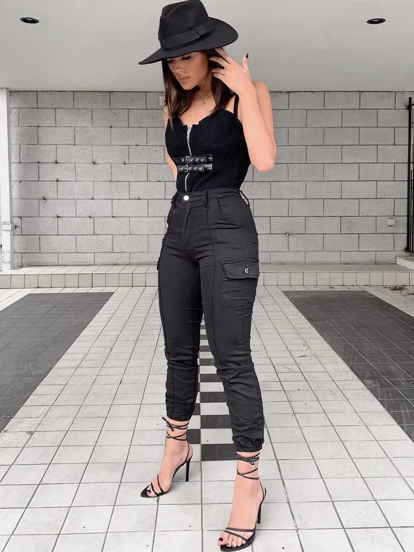 Carlia Cuffed Hem Cargo Trousers In Black