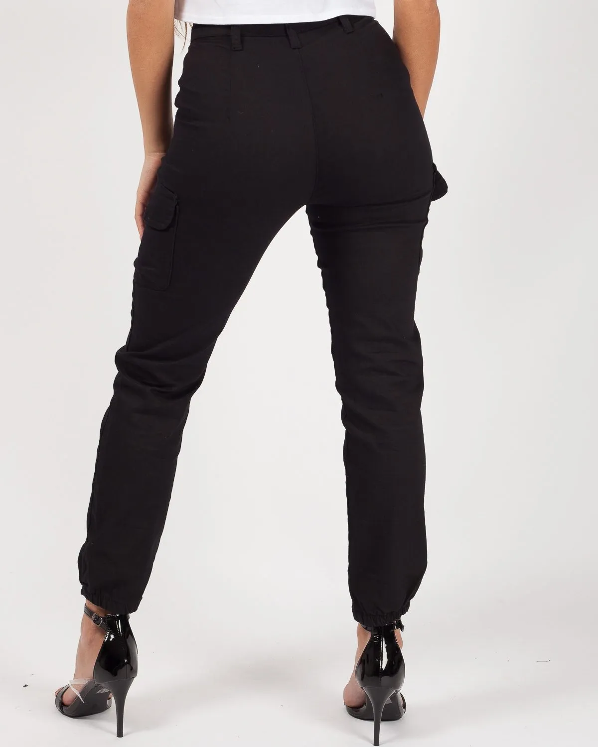 Carlia Cuffed Hem Cargo Trousers In Black