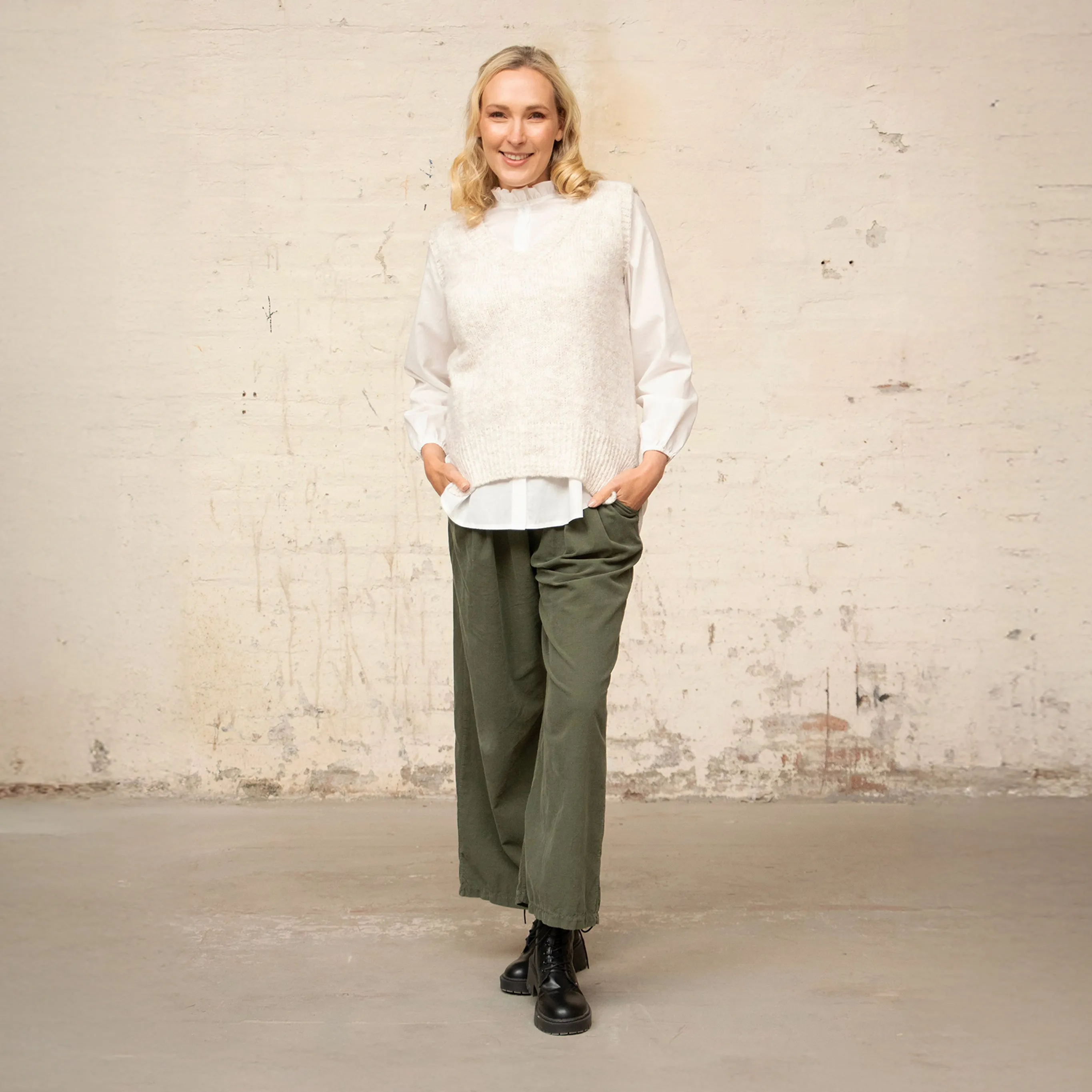 Della Wide Leg Cropped Trousers - Khaki, Babycord
