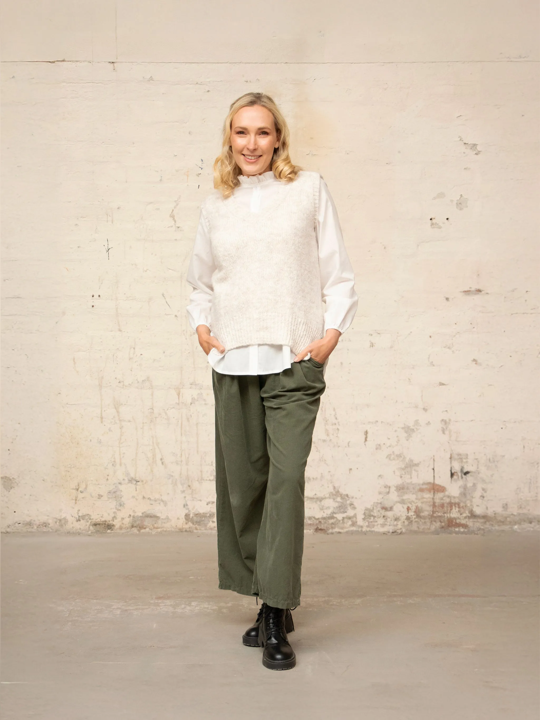 Della Wide Leg Cropped Trousers - Khaki, Babycord