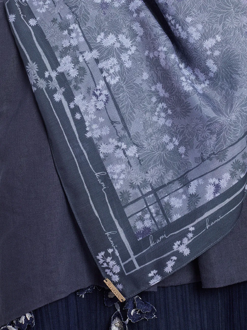 HARUNA LEAVES SIGNATURE SCARF CHARCOAL BLUE