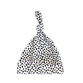 KNOT BEANIE - BLACK SPLOTS