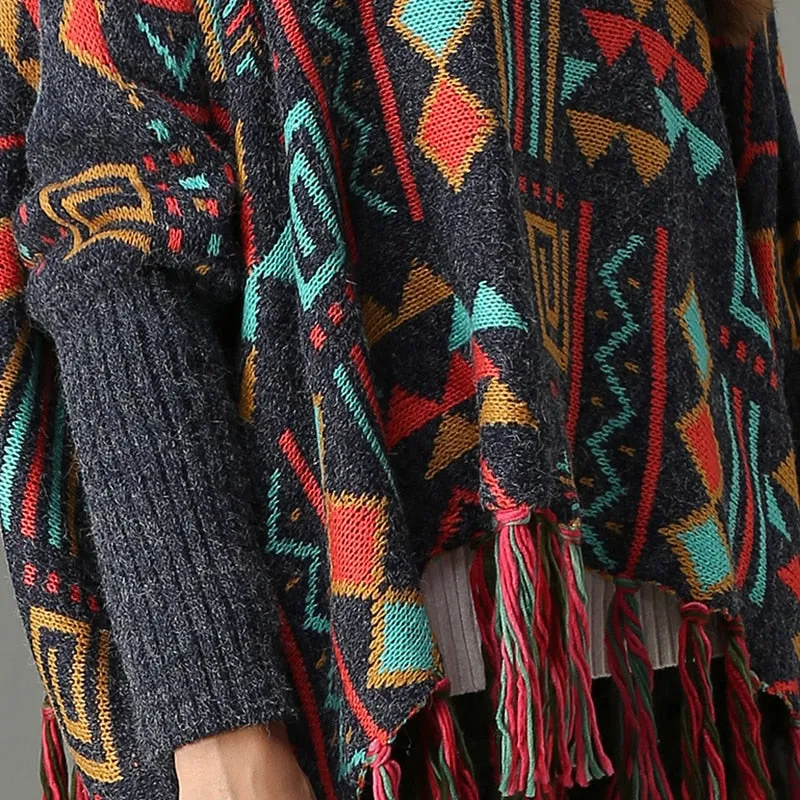 Tuli - Knitted Poncho with Tassels